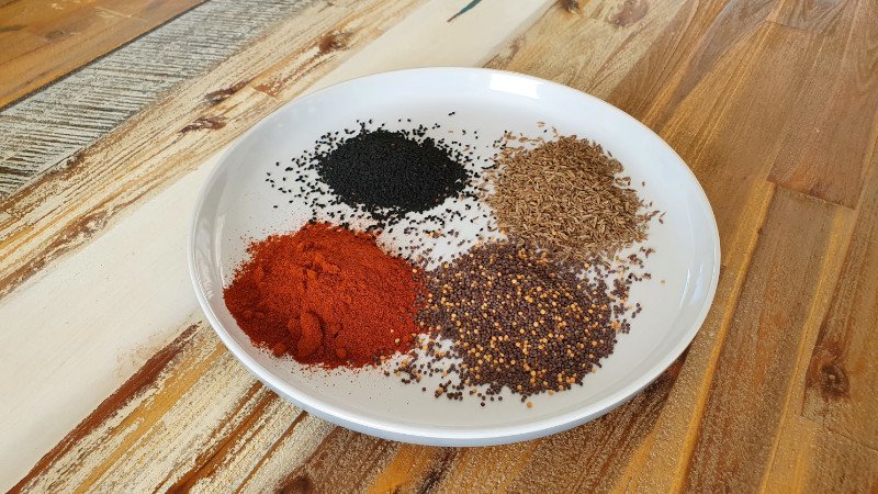 www.detoxandcure.com Spice Mixes and Herb Blends
